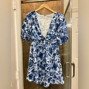 Abercrombie and fitch blue and white floral mini dress